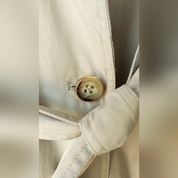 Ivanka Trump Beige Taupe Neutral Trench Coat Stand Collar Metal Loops Size L - Picture 4 of 9